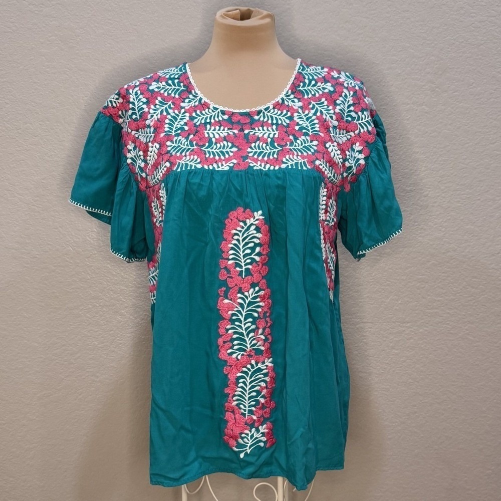 Layerz Clothing Top Womens Sz M Teal And Pink Mexican Style Embroidered Floral